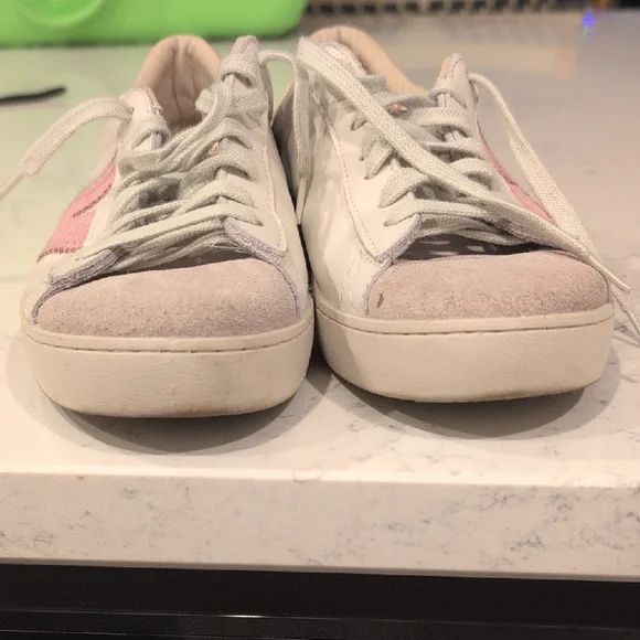 Veja Women's White and Pink Accent Sneakers - Picture 7 of 8